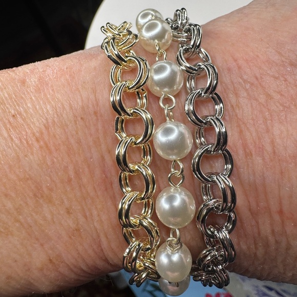 Pearl & Chain Two Tone Bracelet Magnetic Closure - Picture 6 of 6